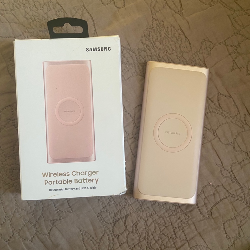 Samsung Wireless charger portable battery pink